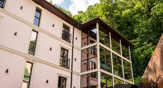 Отель Тройка Эсто-Садок - официальный сайт