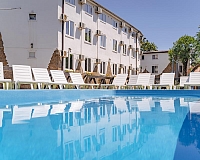 Отель Максим Парк-Лоо (Лоо)