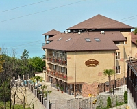 Отель Лоо Де Люкс (Лоо)